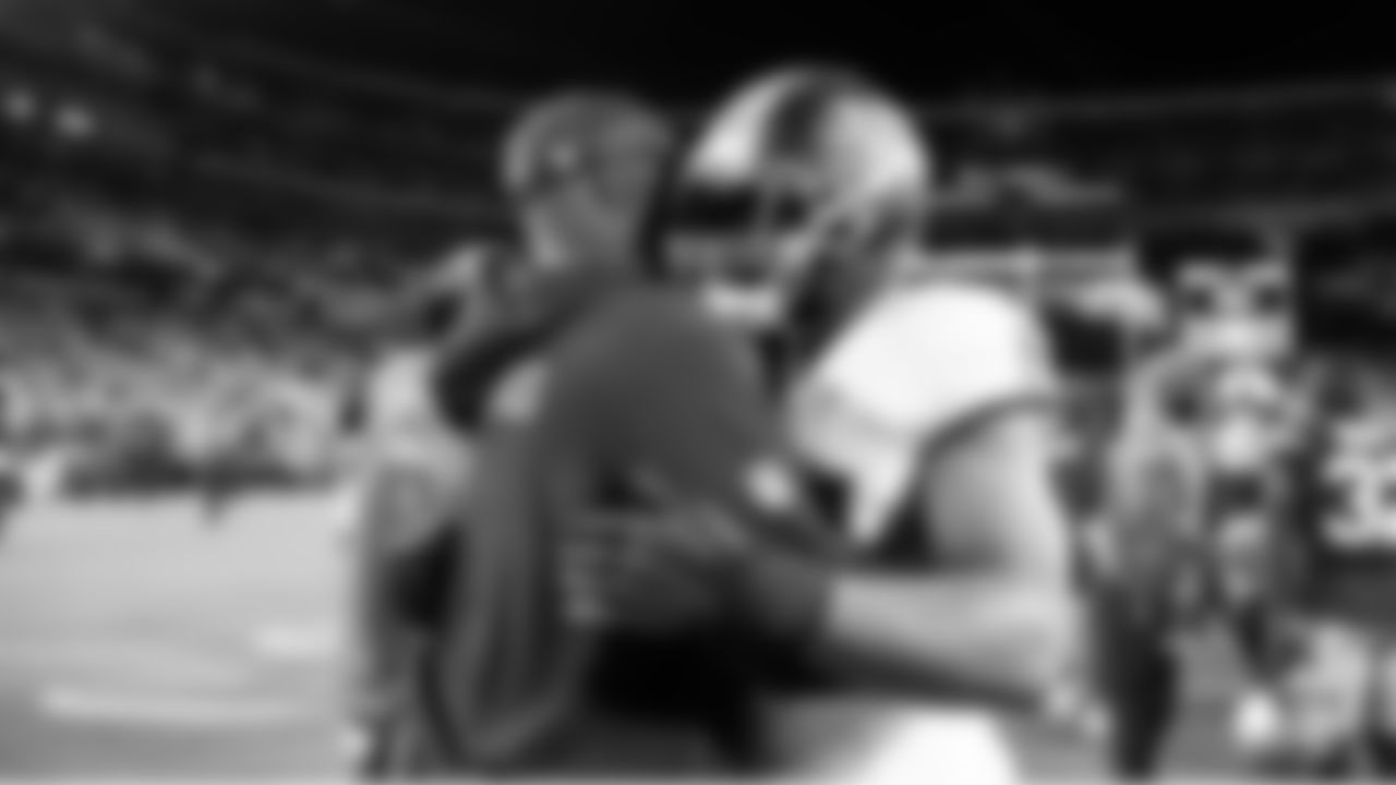 Commanders linebacker and former Seahawk Bobby Wagner greets Seahawks Vice-President of Player Affairs Mo Kelly after the game.