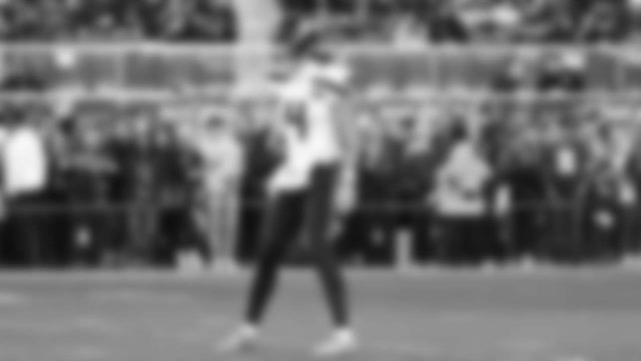 Seahawks punter Michael Dickson (4) warms up at Levi's Stadium for the Week 18 matchup vs. the 49ers.