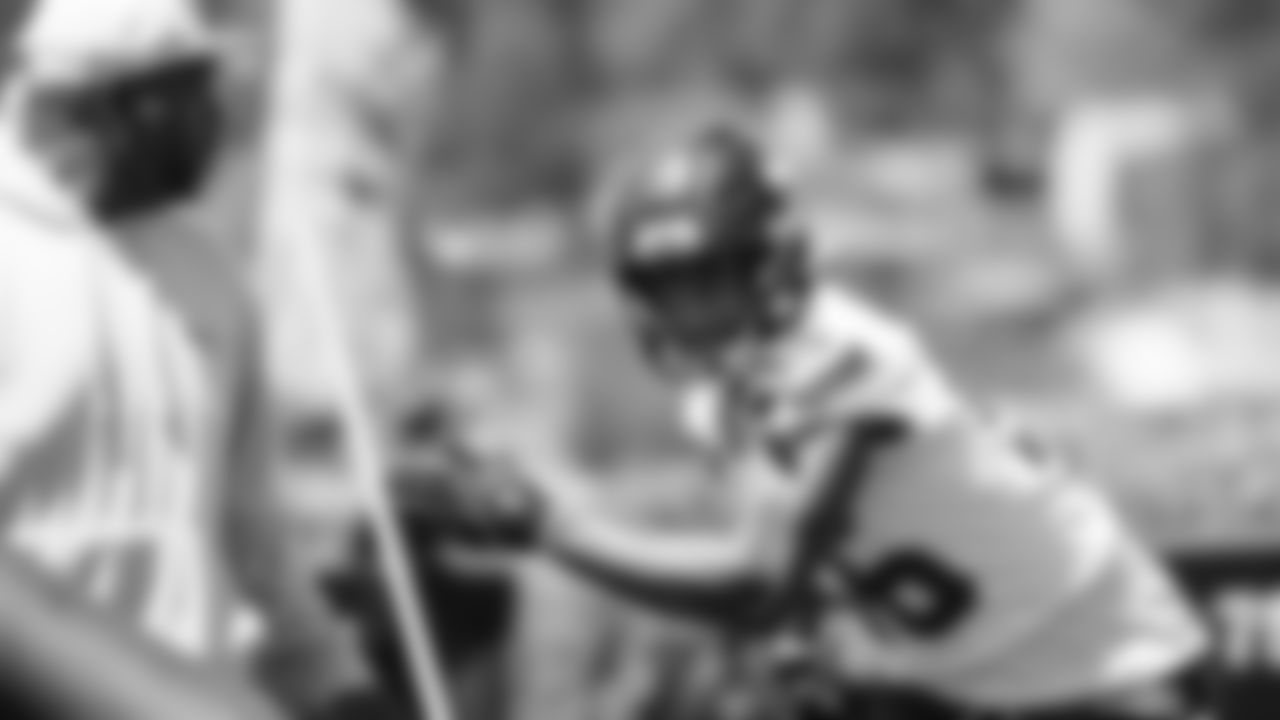 Seahawks linebacker Jalan Gaines (56)