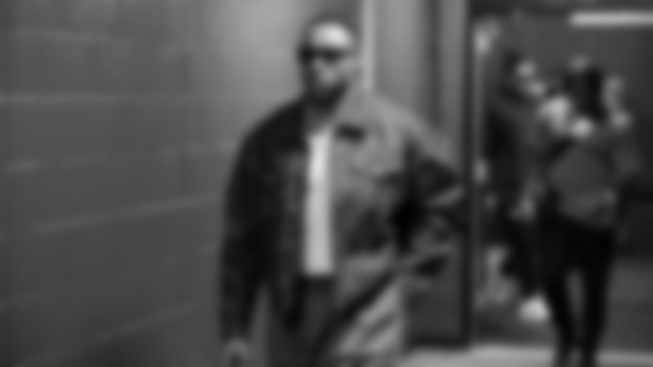 Seahawks linebacker Uchenna Nwosu (7) arrived at Northwest Stadium for the Sunday Night Football matchup at the Washington Commanders in Week 9.