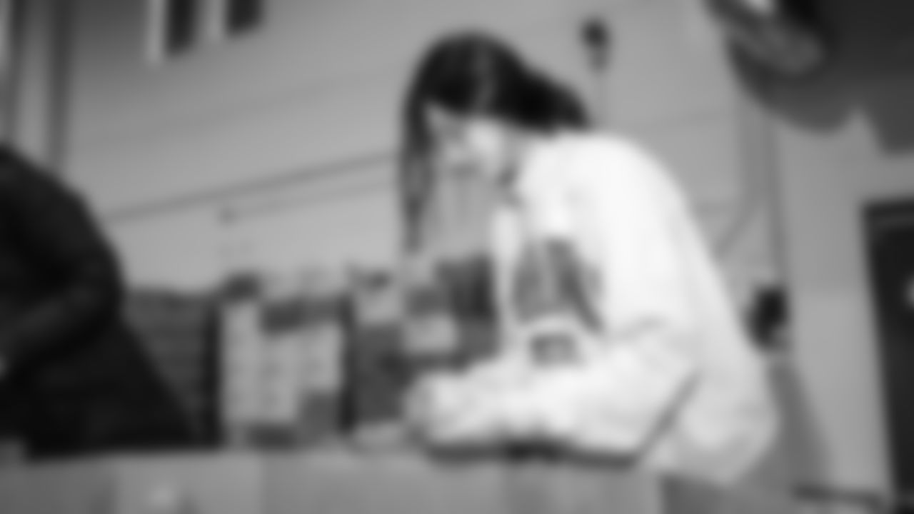 Seahawks Legend Bryan Walters, Dancers, Blitz and volunteers helped sort 4,800 pounds of action green apples at the Food Lifeline distribution center on January 22, 2026.