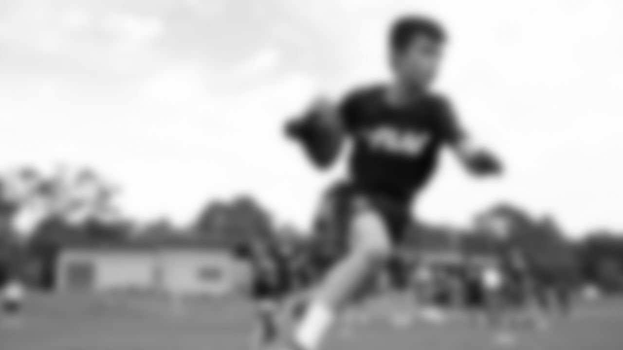 The Seahawks hosted a Seahawks Flag Football camp in Sydney, Australia where local kids had the opportunity to compete alongside Seahawks Legend Cliff Avril.