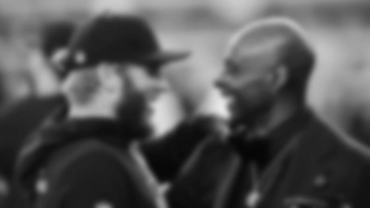 Seahawks wide receiver Cooper Kupp (10) with Jerry Rice at Levi's Stadium for the Week 18 matchup vs. the 49ers.