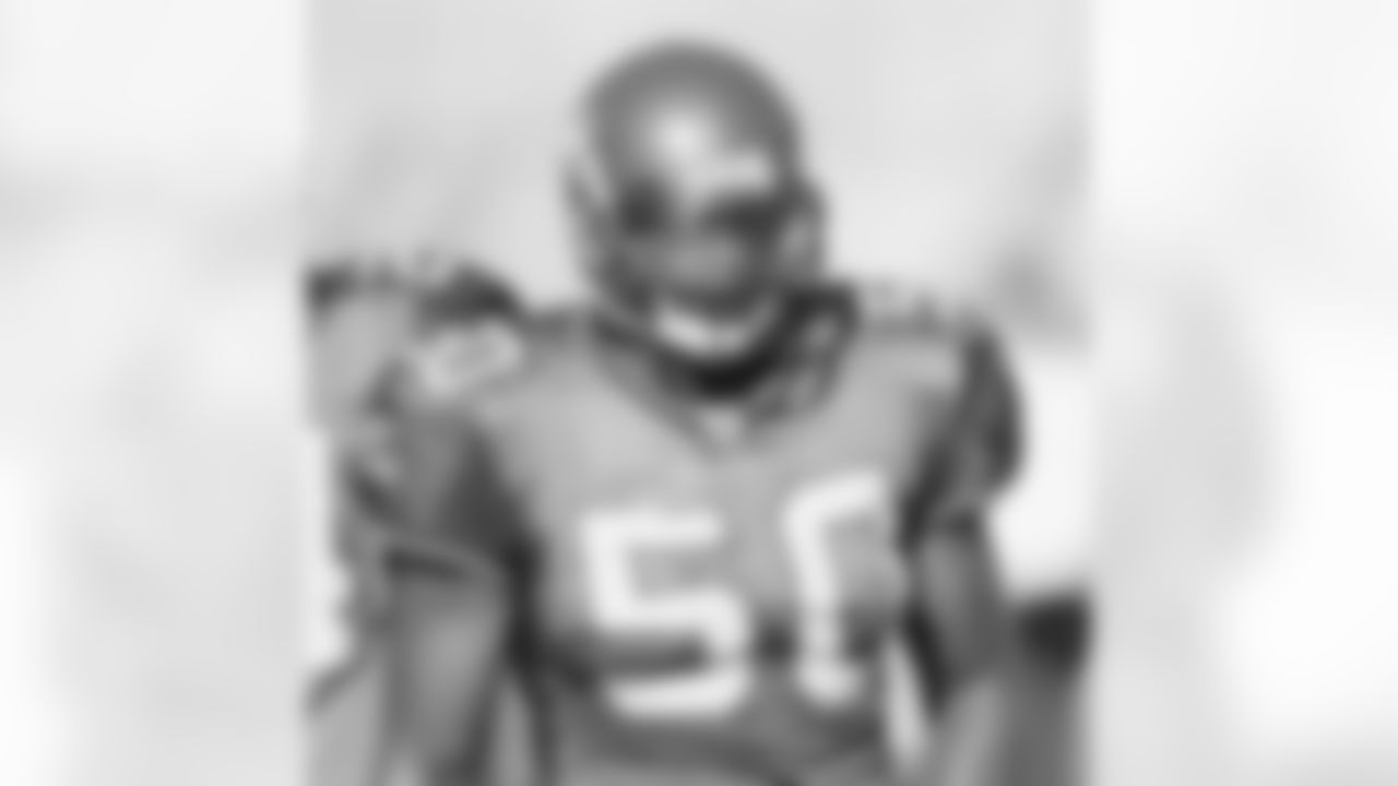 The Seahawks drafted Arizona State linebacker Solomon Bates with the 135th overall pick in the 4th round of the 2003 NFL Draft.