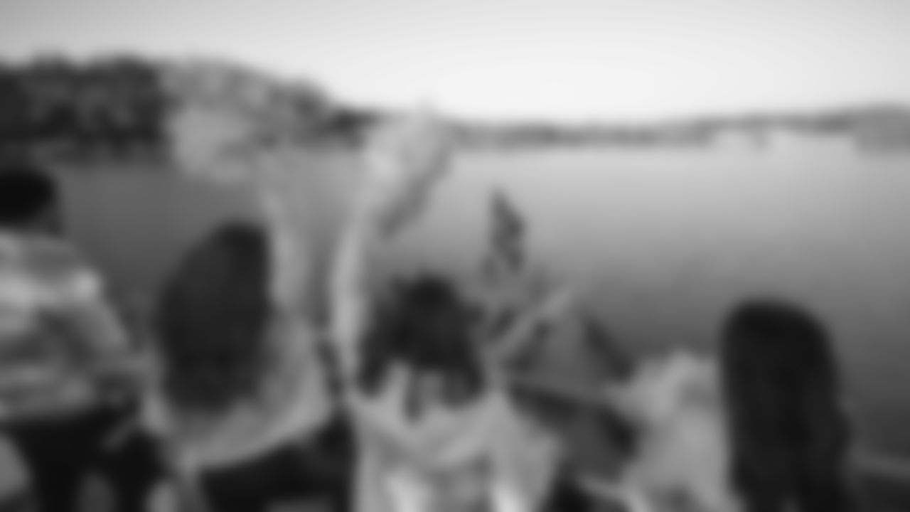 12s turned out for the Blue Friday Fan Rally, Friday, January 23 ahead of the NFC Championship game. The Seahawks ChampionSHIP cruised across Lake Washington and Lake Union, ending at Lake Union Park for the Fan Rally, featuring Seahawks Dancers, Legends, Blue Thunder and more.