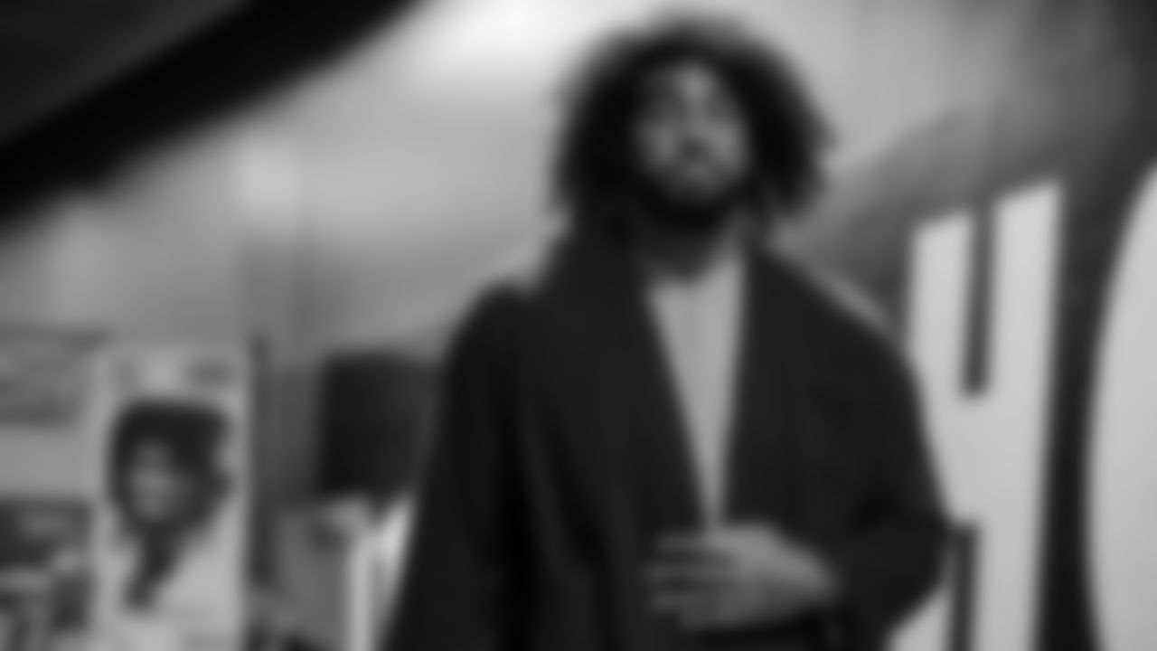 Seahawks defensive end Leonard Williams (99) arrives at Lumen Field for the Week 10 matchup vs. the Arizona Cardinals.