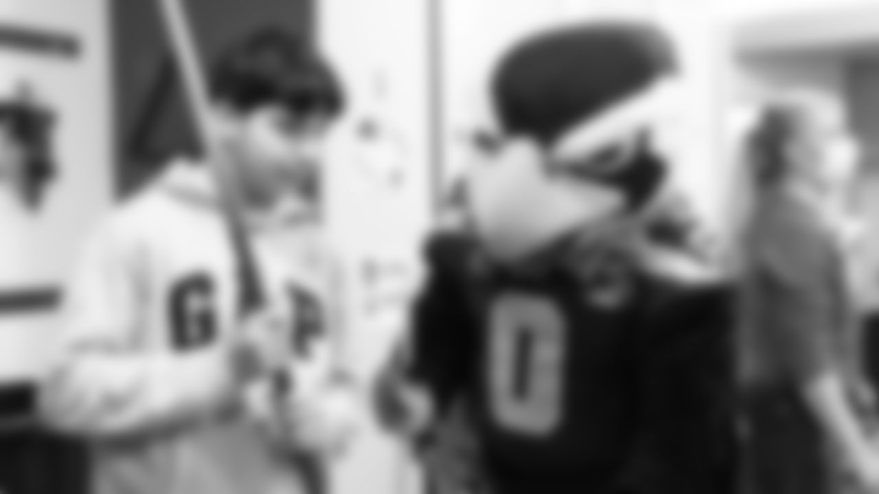 Seahawks wide receiver Rashid Shaheed visited a local children's hospital in Seattle and spent time with patients and their families in honor of the holiday season.