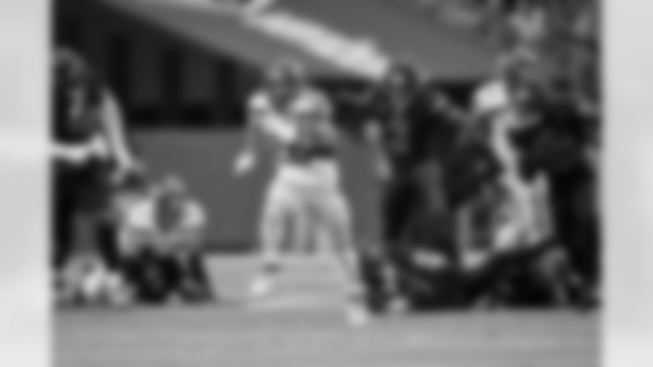 Seahawks running back Zach Charbonnet (26) at the Week 14 matchup against the Arizona Cardinals at State Farm Stadium on Sunday, December 8, 2024.