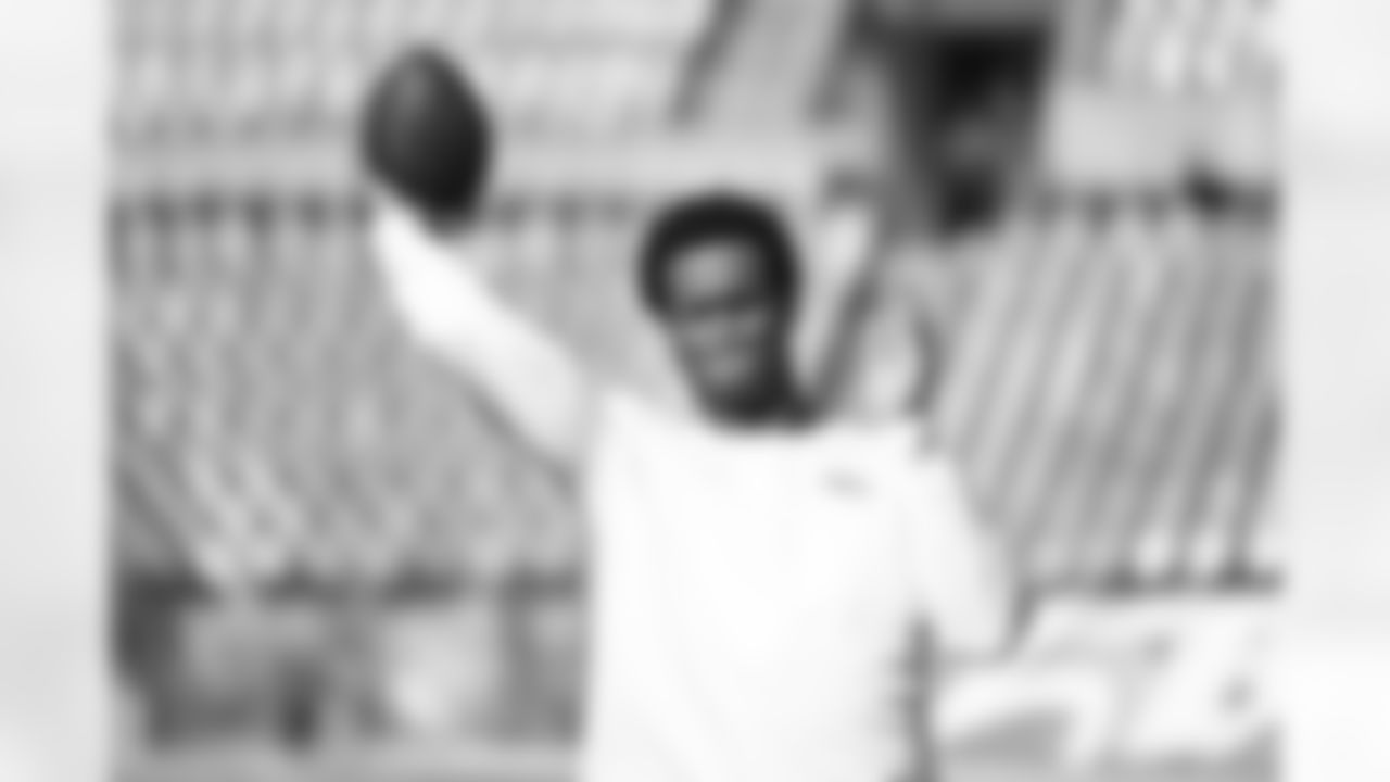 Seahawks quarterback Geno Smith (7) warms up for the upcoming matchup with the Ravens at M&T Bank Stadium on Sunday, November 5, 2023.