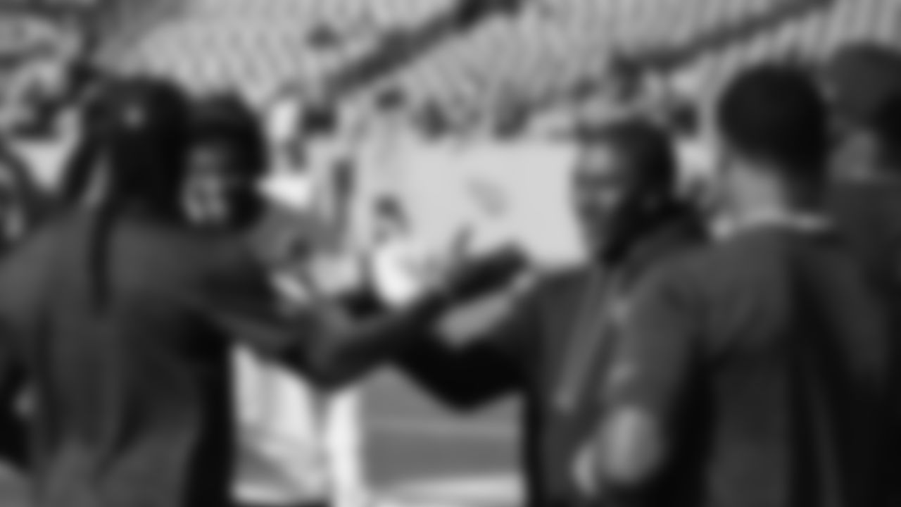 Seahawks cornerback Devon Witherspoon (21) hit the field at Nissan Stadium for the Week 12 matchup vs. the Titans in Nashville, Tennessee.