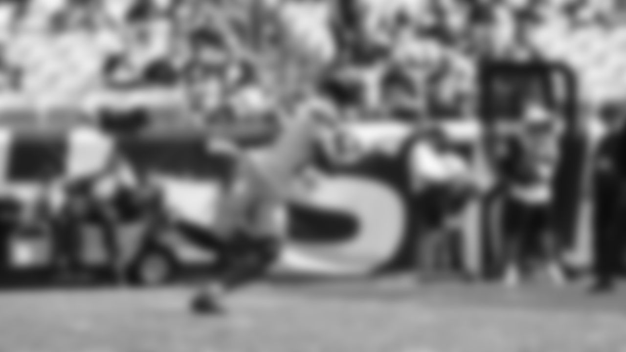 Seahawks wide receiver Tory Horton (15) warms up ahead of the Week 2 matchup vs. the Pittsburgh Steelers at Acrisure Stadium.