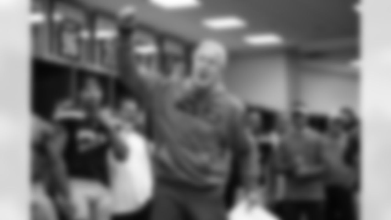 Seahawks-Commanders-Postgame-Celebration-20231112_17-47-11_7534