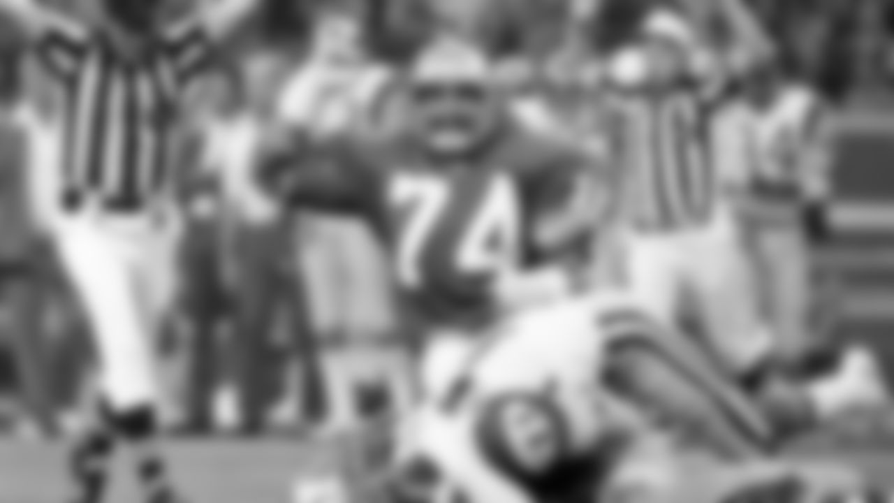 74 - DT Manu Tuiasosopo (1979-1983)