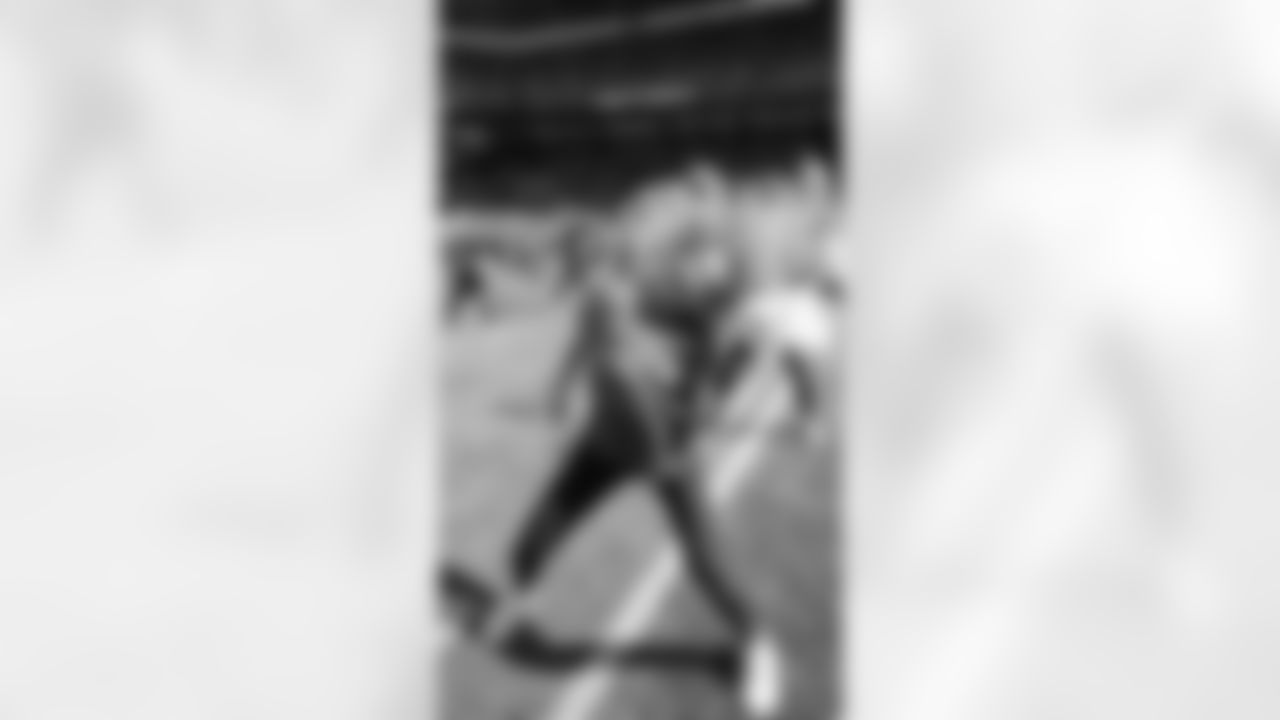 On Saturday, October 5th, Sea Gals/Seahawks Dancers alumni performed at Lumen Field.