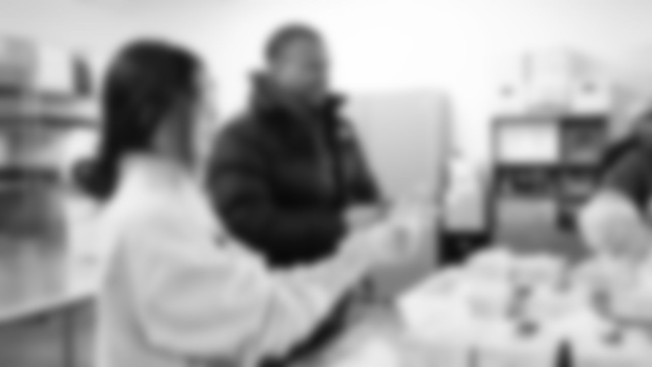 Seahawks Legend Bryan Walters, Dancers, Blitz and volunteers helped sort 4,800 pounds of action green apples at the Food Lifeline distribution center on January 22, 2026.