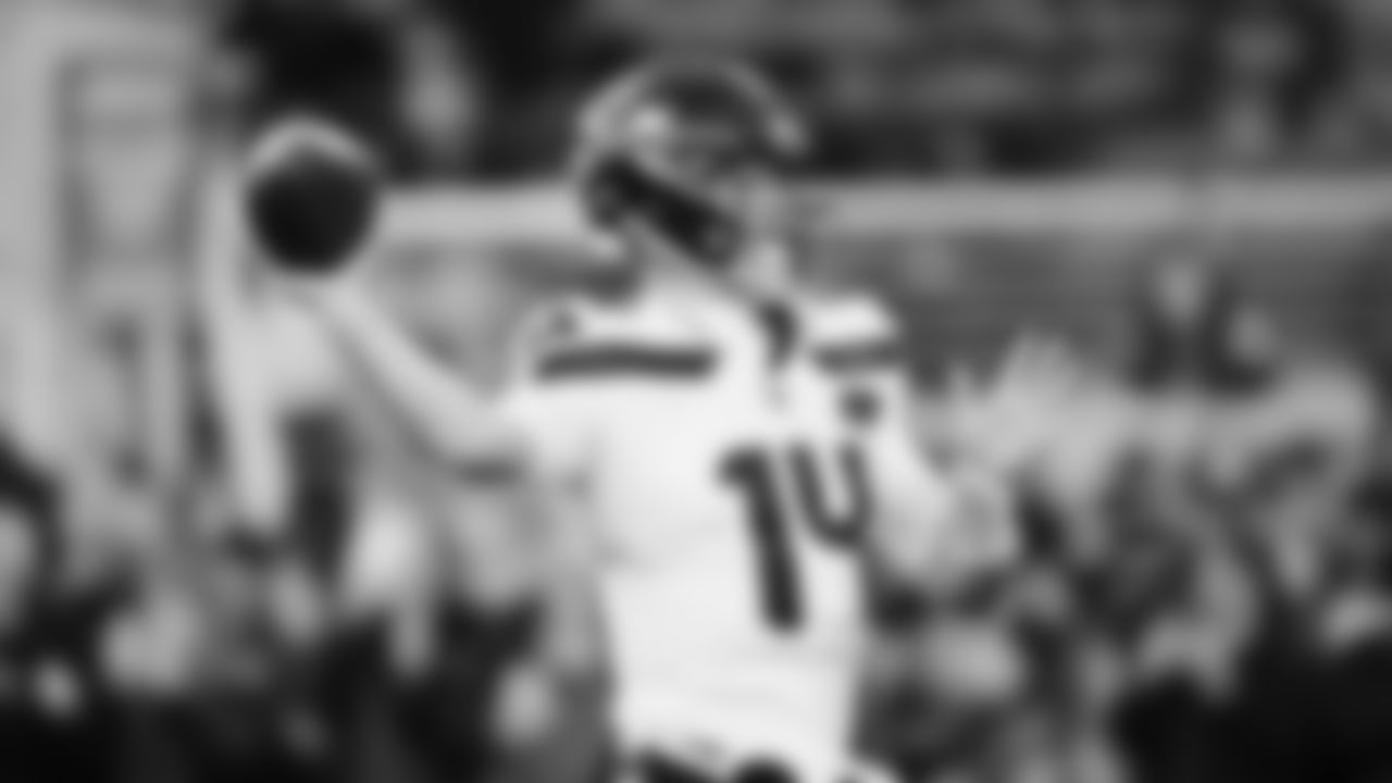 Seahawks quarterback Sam Darnold (14) warms up at Levi's Stadium for the Week 18 matchup vs. the 49ers.