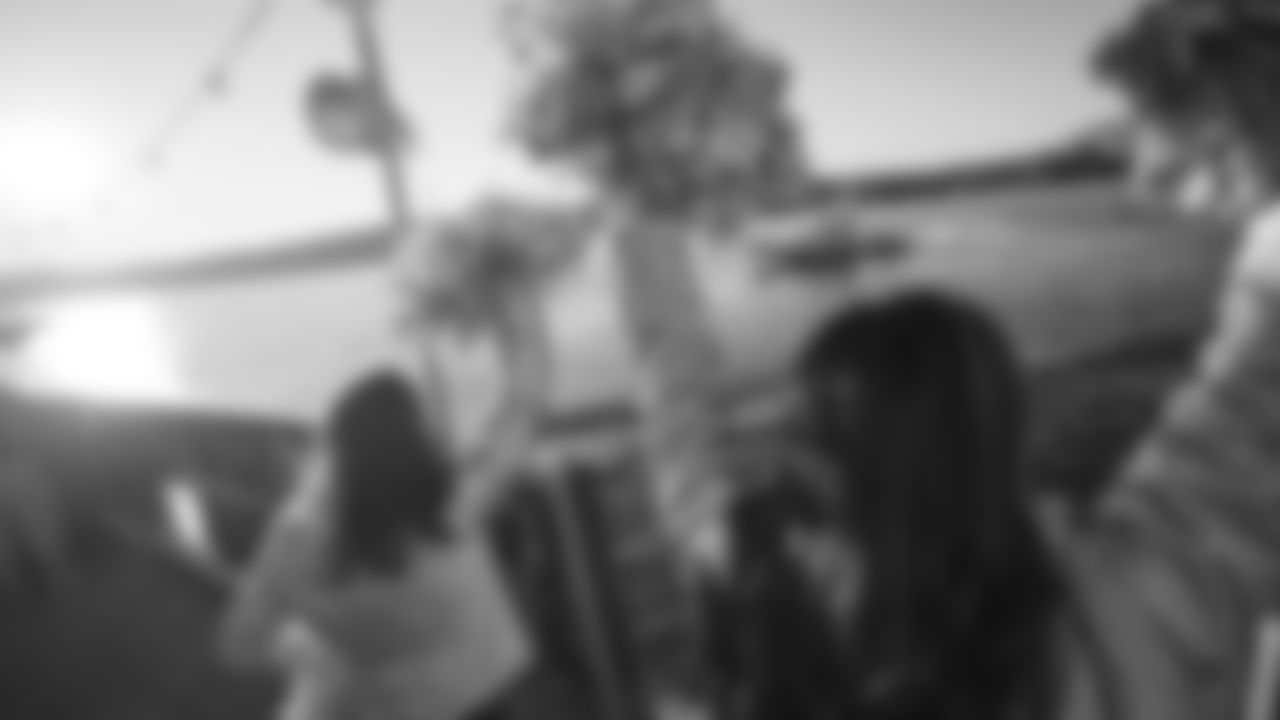 12s turned out for the Blue Friday Fan Rally, Friday, January 23 ahead of the NFC Championship game. The Seahawks ChampionSHIP cruised across Lake Washington and Lake Union, ending at Lake Union Park for the Fan Rally, featuring Seahawks Dancers, Legends, Blue Thunder and more.