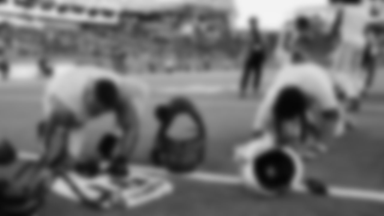 Seahawks celebrate the 30-24 win over the Tennessee Titans at Nissan Stadium on November 23, 2025.