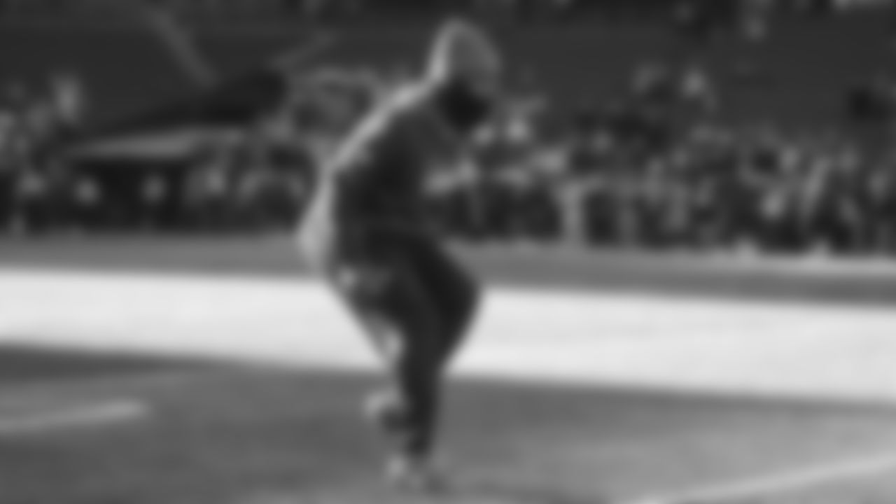 Seahawks safety Quandre Diggs (37) warms up at Lumen Field for the Week 13 matchup vs. the Minnesota Vikings.