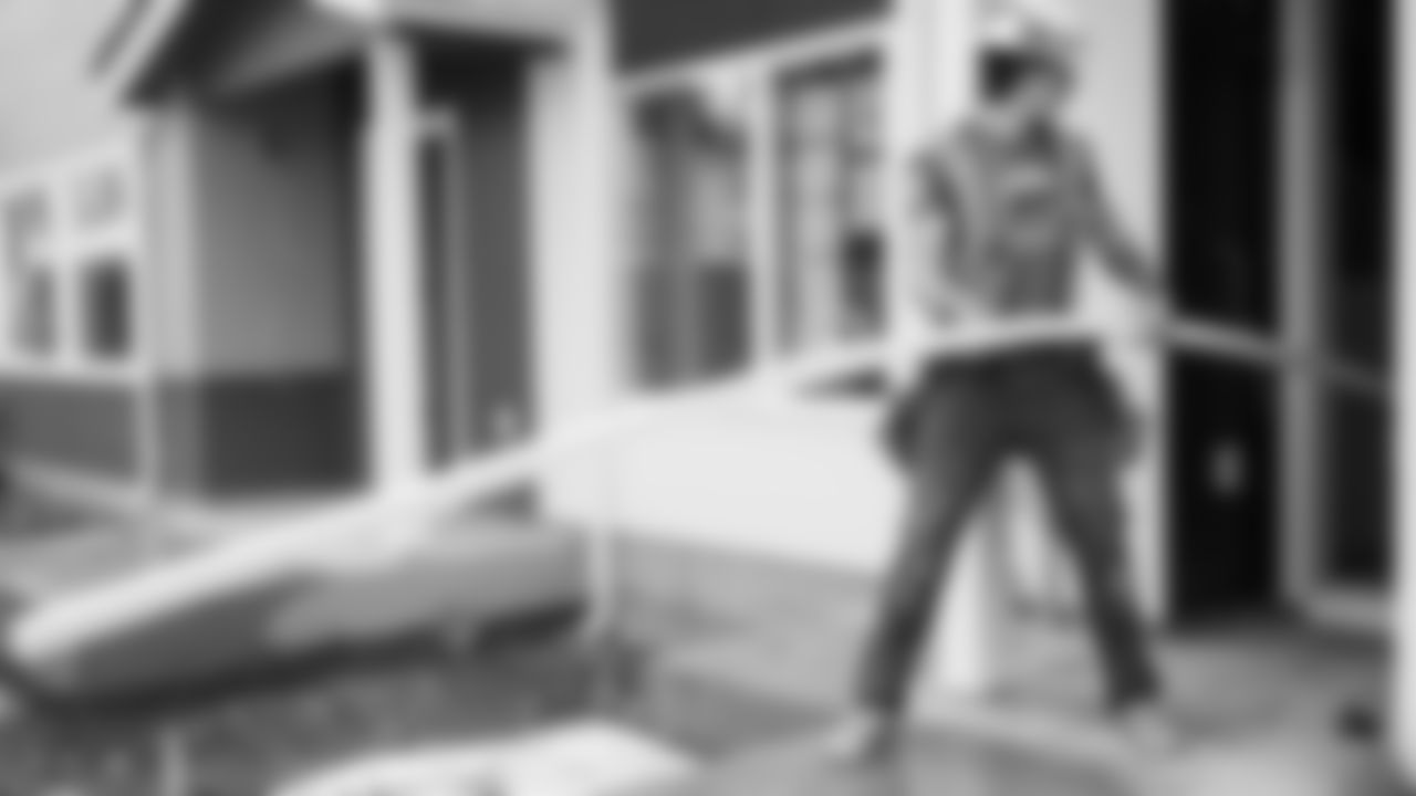 In recognition of Salute to Service Month, the Seahawks and Starbucks joined forces to learn, share, and build together to help provide affordable, stable housing to Veterans in our community.