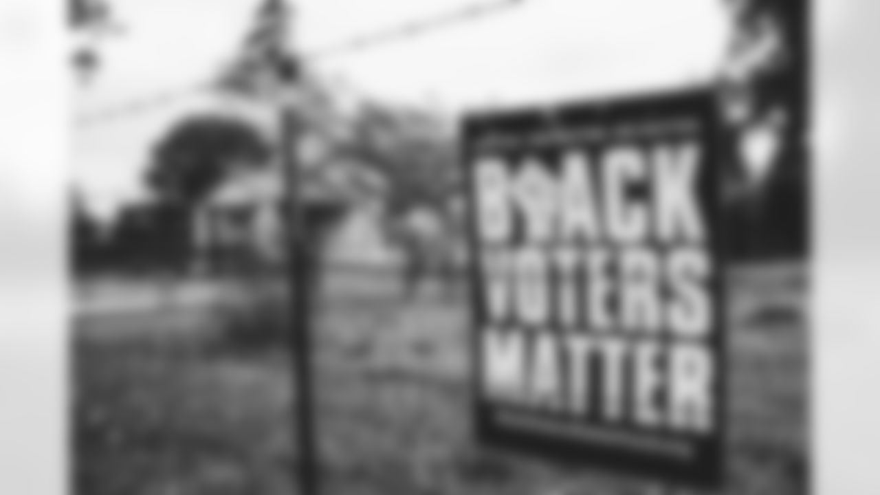 The Seattle Seahawks partnered with the Institute for Common Power to send members of their organization on the Truth and Purpose Learning Tour—a transformative, weeklong journey through the South to deepen their understanding of Black history in America. Participants visited historic sites and met Civil Rights leaders who helped shape the movement.