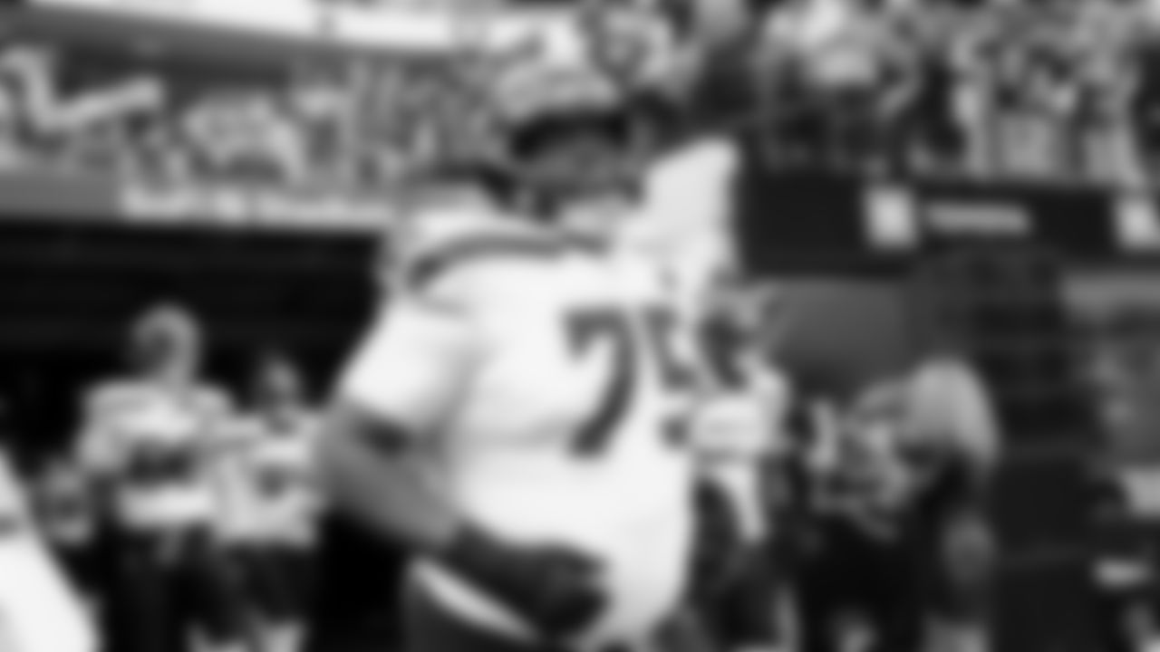 Seahawks guard Anthony Bradford (75) during pregame warmups at SoFi Stadium for the Week 11 matchup at the L.A. Rams.