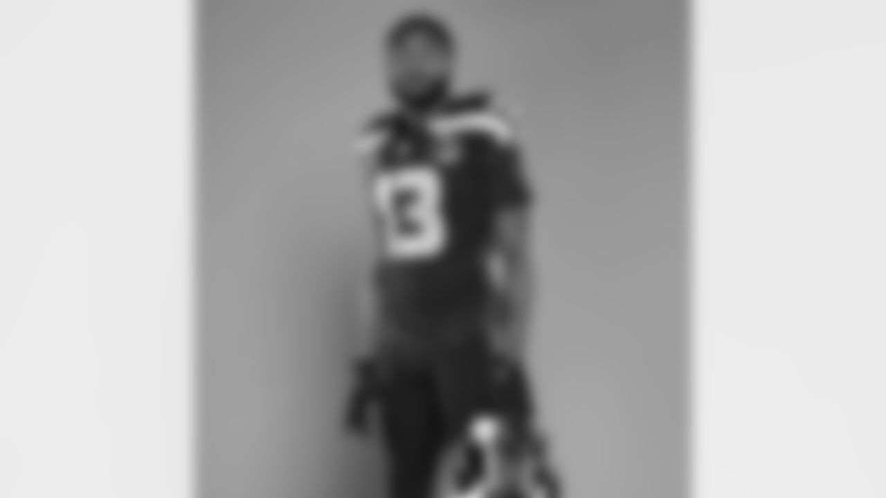 Seahawks linebacker Ernest Jones IV (13).