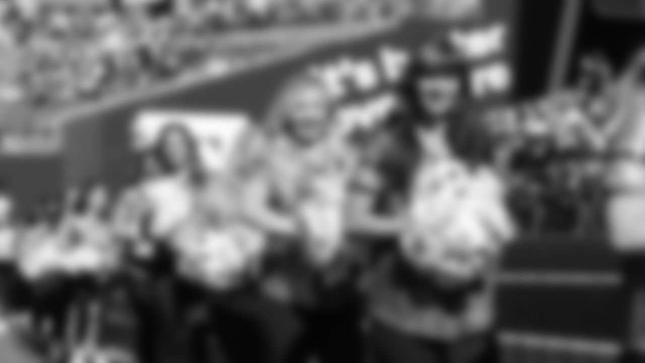 On Saturday, October 5th, Sea Gals/Seahawks Dancers alumni performed at Lumen Field.