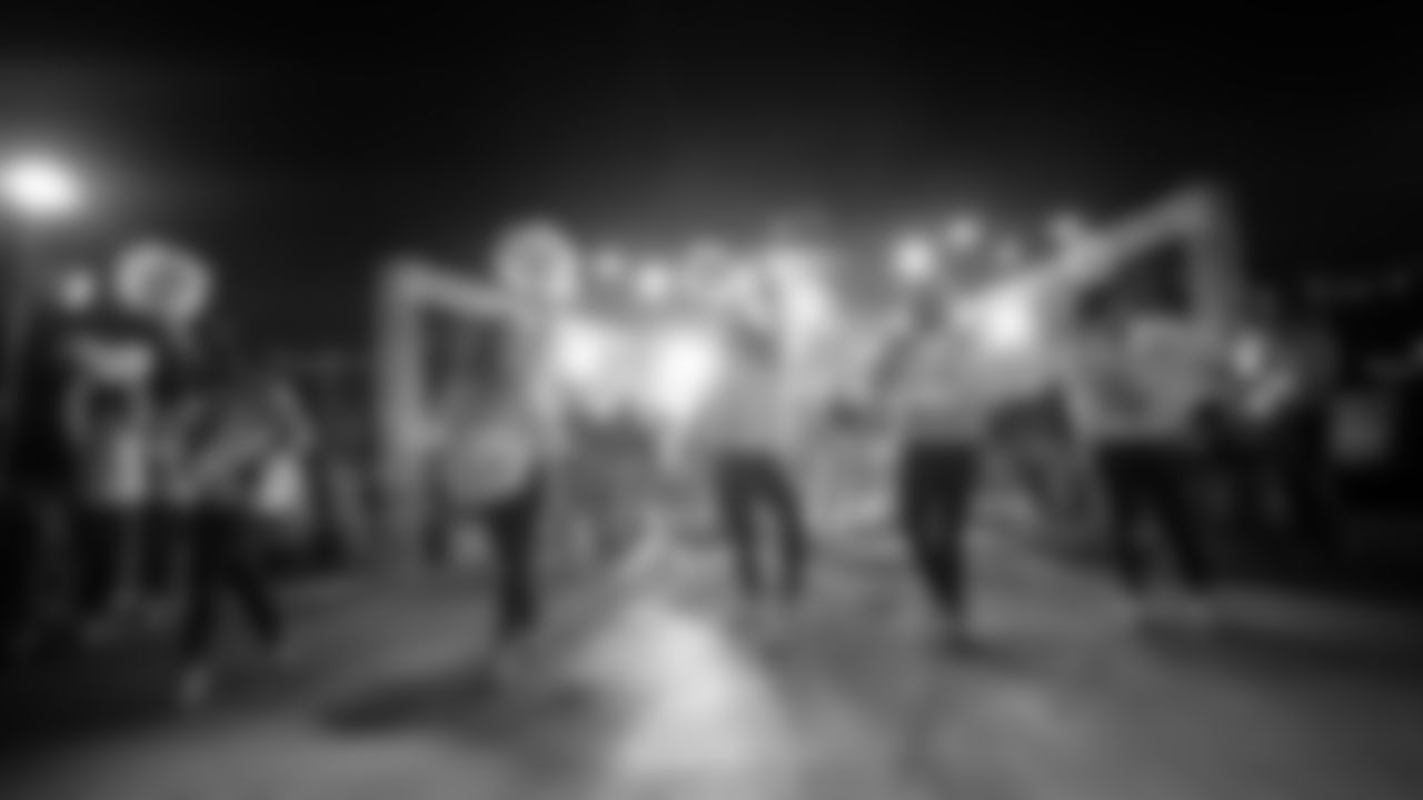 12s turned out for the Blue Friday Fan Rally, Friday, January 23 ahead of the NFC Championship game. The Seahawks ChampionSHIP cruised across Lake Washington and Lake Union, ending at Lake Union Park for the Fan Rally, featuring Seahawks Dancers, Legends, Blue Thunder and more.