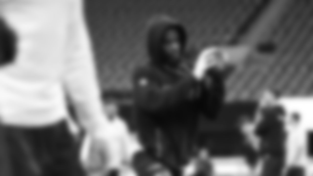 Seahawks cornerback Devon Witherspoon (21) warms up at Mercedes-Benz Stadium for the Week 14 matchup vs. the Atlanta Falcons.