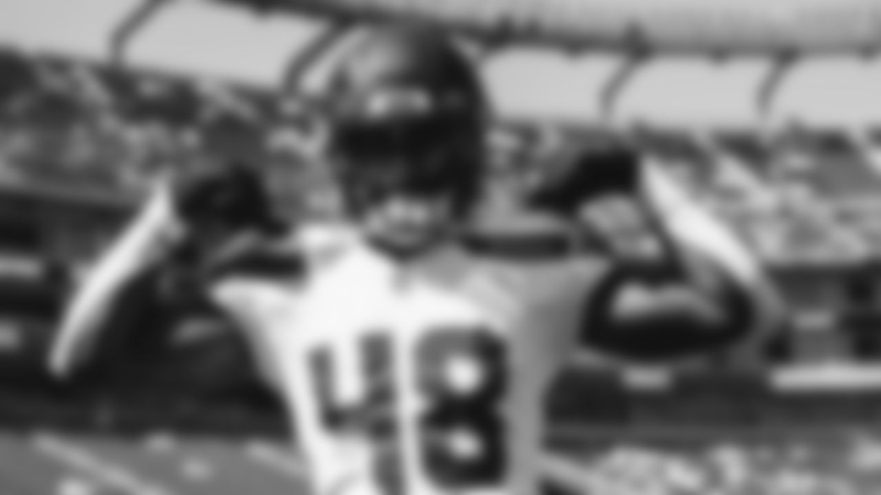 Seahawks linebacker Tyrice Knight (48)