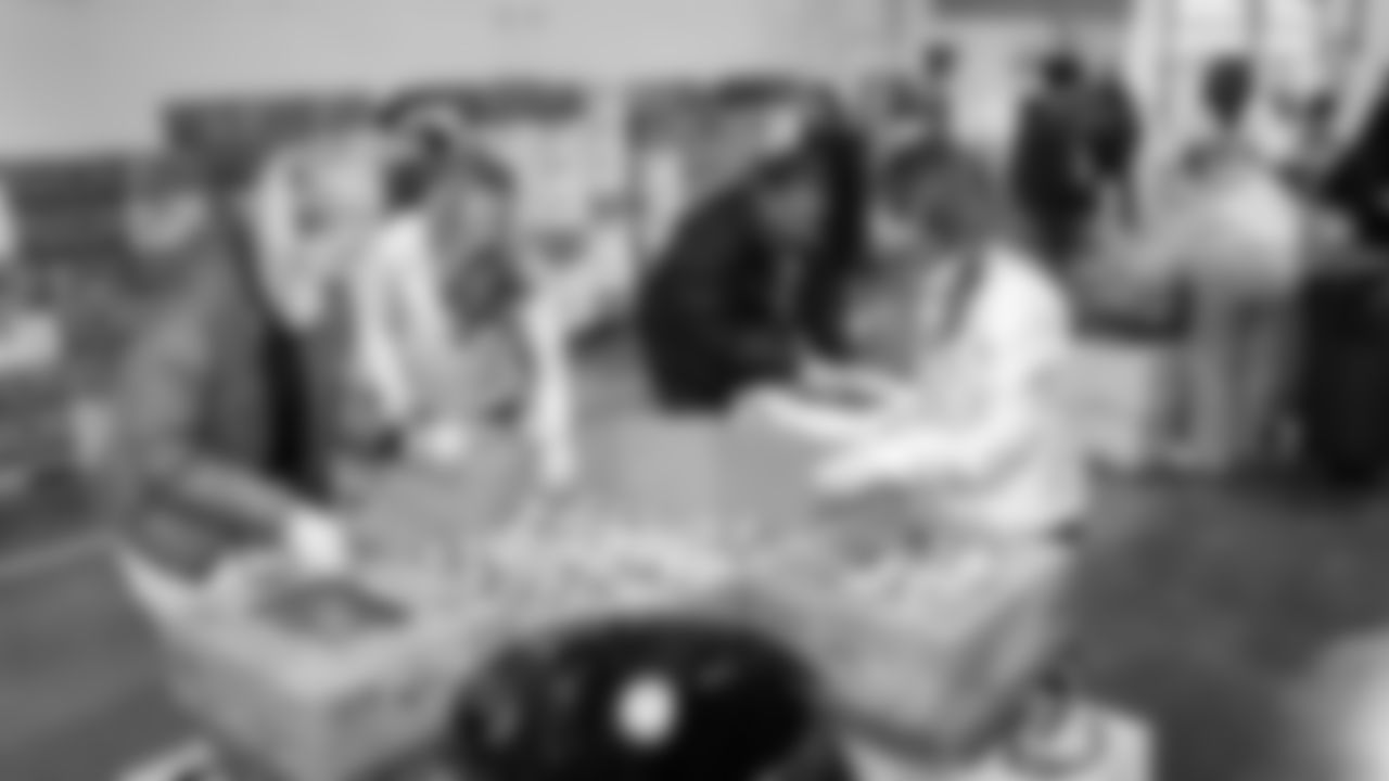 Seahawks Legend Bryan Walters, Dancers, Blitz and volunteers helped sort 4,800 pounds of action green apples at the Food Lifeline distribution center on January 22, 2026.