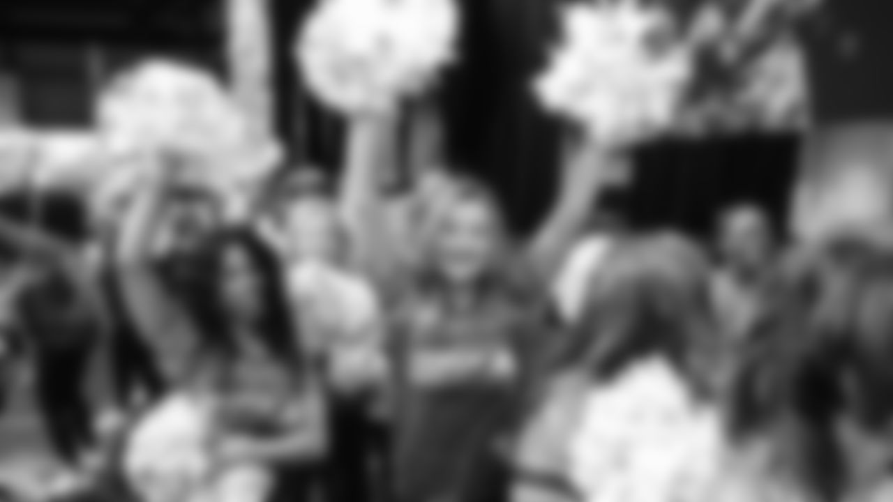 On Saturday, October 5th, Sea Gals/Seahawks Dancers alumni performed at Lumen Field.