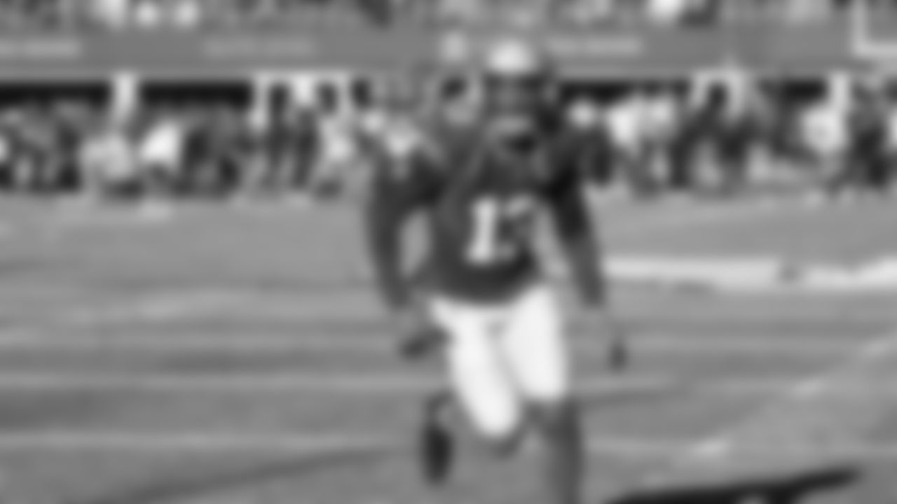 Seahawks linebacker Ernest Jones IV (13) warms up at Lumen Field for the Week 13 matchup vs. the Minnesota Vikings.