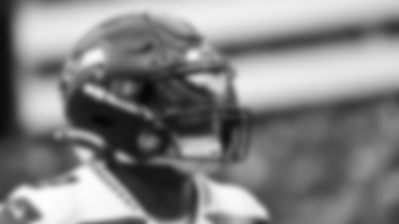 Seahawks running back Kenneth Walker III (9) during pregame warmups at SoFi Stadium for the Week 11 matchup at the L.A. Rams.