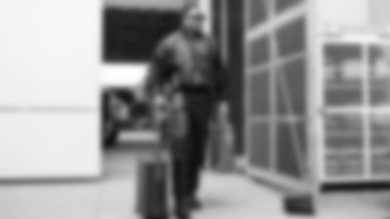 Seahawks linebacker Uchenna Nwosu (7) departed the team hotel for the Week 18 matchup vs. the 49ers at Levi's Stadium.