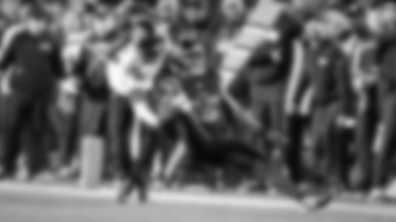 Seahawks cornerback Riq Woolen tosses 49ers receiver Jauan Jennings out-of-bounds.