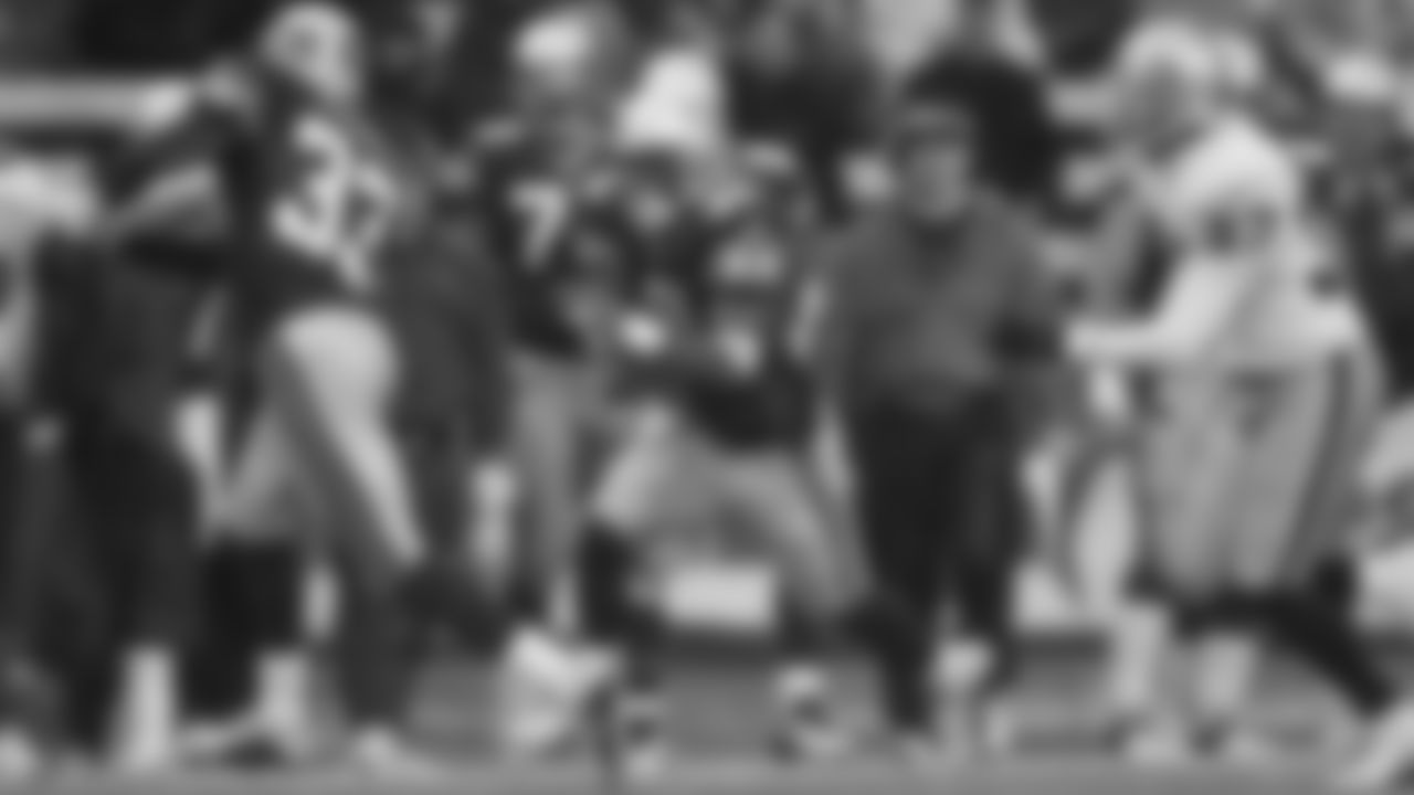 The Seahawks drafted Georgia Tech running back Charlie Rogers with the 152nd overall pick in the 5th round of the 1999 NFL Draft.