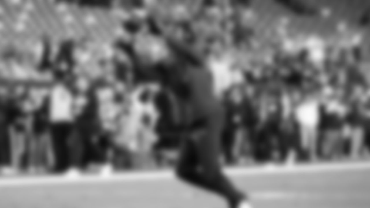 Seahawks cornerback Riq Woolen (27) warms up at Northwest Stadium for the Sunday Night Football matchup at the Washington Commanders in Week 9.