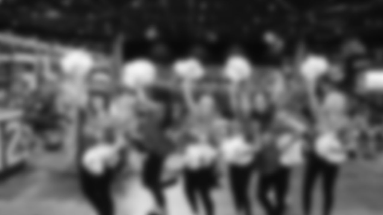 On Saturday, October 5th, Sea Gals/Seahawks Dancers alumni performed at Lumen Field.