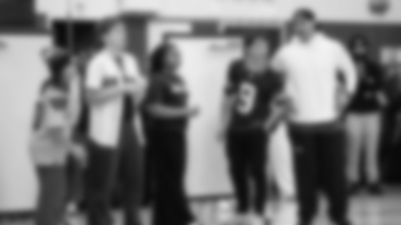 Students at Washington Middle School were surprised with a pep rally on Friday, bringing together the unique tie between sport and music. Blue Thunder, Seahawks Dancers and Legend Lofa Tatupu played a Super Bowl edition of Seahawks trivia, as well as a performance by Blue Thunder and special appearance by Seattle music legend and lead guitarist for Pearl Jam, Mike McCready.