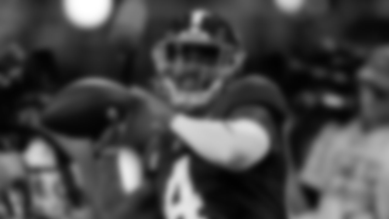Alabama quarterback Jalen Milroe (4) sets back to pass before the Southeastern Conference championship NCAA college football game against Georgia in Atlanta, Saturday, Dec. 2, 2023. (AP Photo/Mike Stewart)