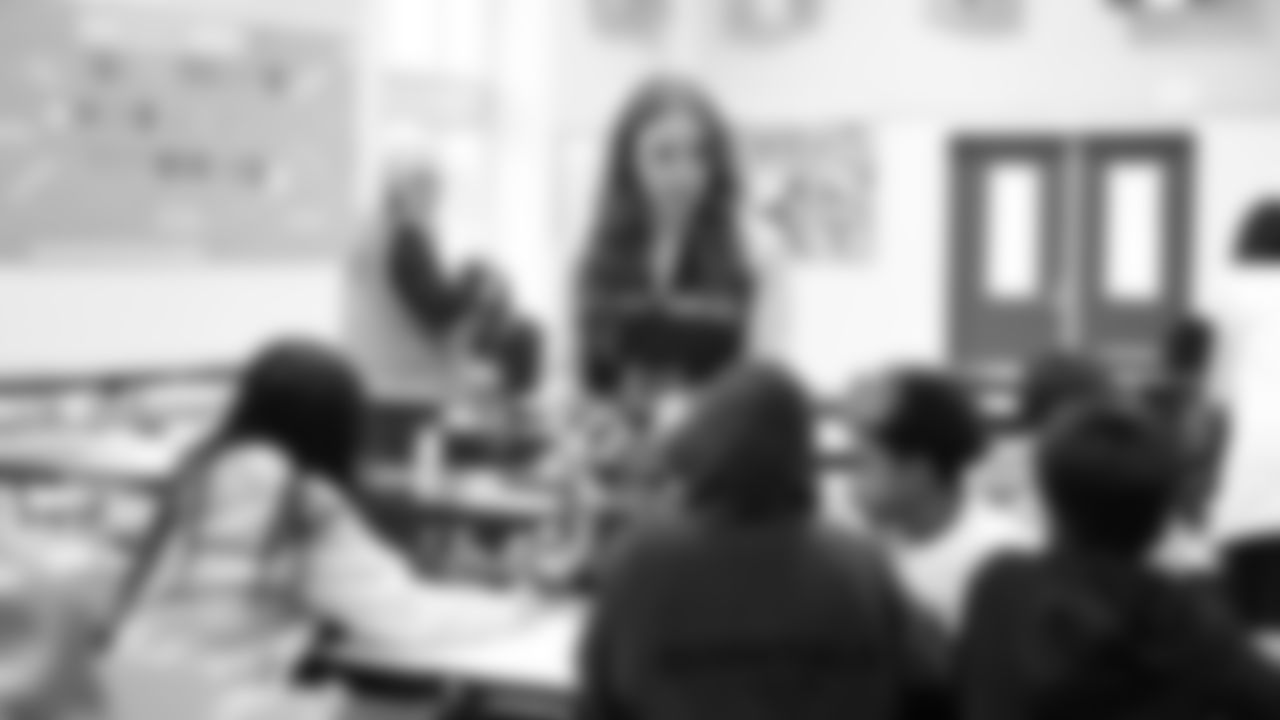 The Seahawks teamed up with EVERFI for a morning learning about mental health with students at Showalter Middle School on October 30, 2025.