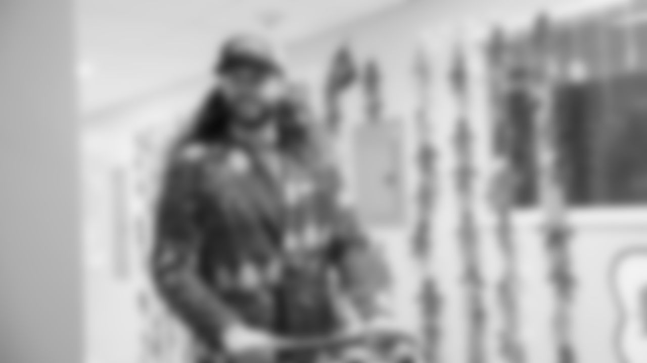 Seahawks Fullback Brady Russell, the Seahawks Dancers, and Blitz spent the day volunteering at Santa's Castle on Joint Base Lewis-McChord to celebrate the holidays and support service members and their families.