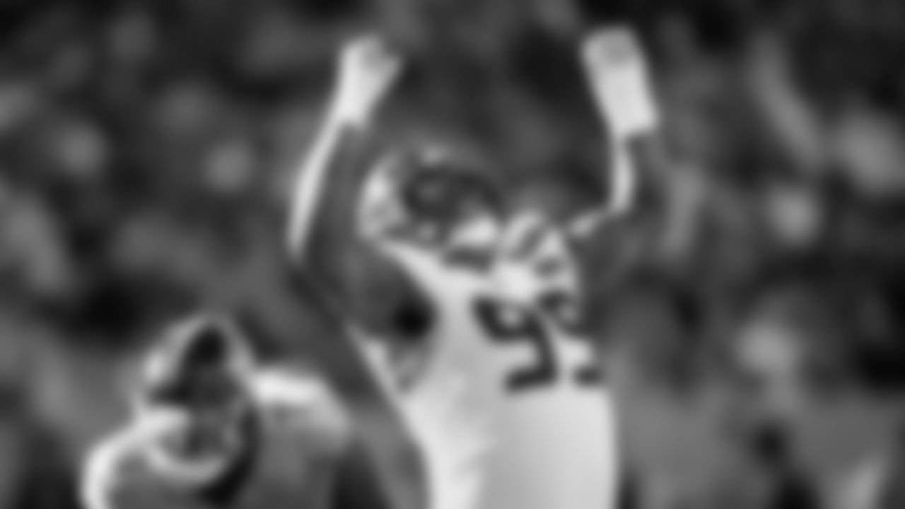 Leonard Williams celebrates after sacking Titans quarterback Cam Ward.