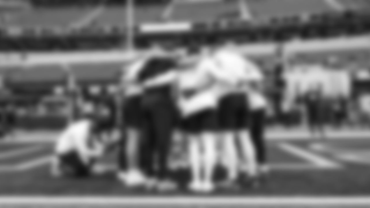 The Seahawks during pregame warmups at SoFi Stadium for the Week 11 matchup at the L.A. Rams.