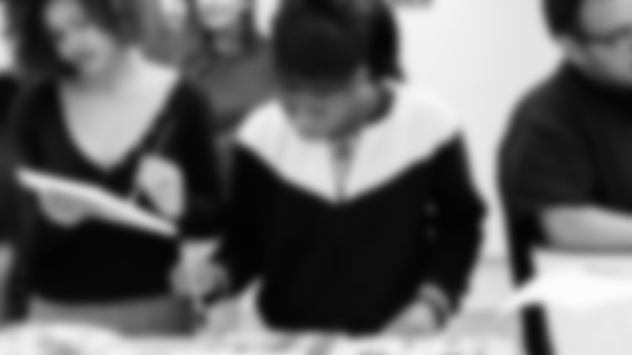 Seahawks Legend Garry Gilliam and Seahawks Dancers surprised teens at the Lake Hills Boys & Girls Club for a fun afternoon of Seahawks activities and crafting. One lucky winner also went home with two tickets to the Divisional Playoff game!