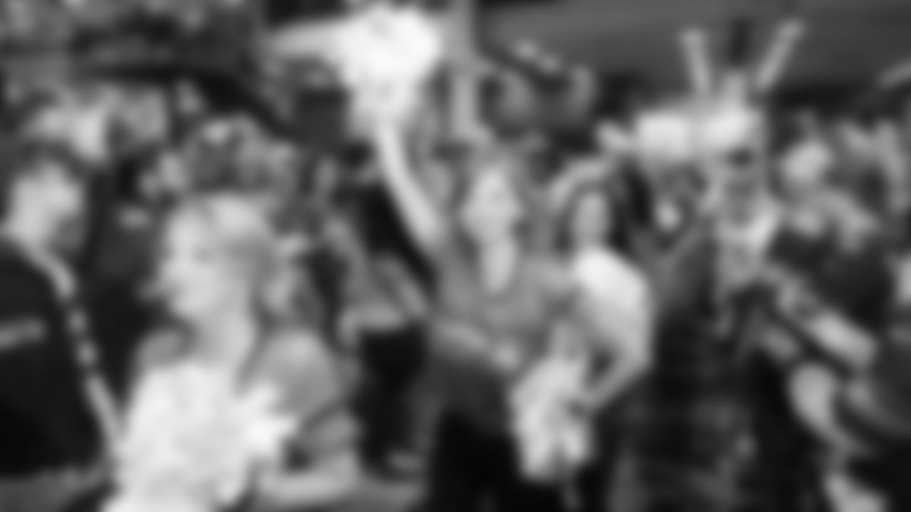 On Saturday, October 5th, Sea Gals/Seahawks Dancers alumni performed at Lumen Field.