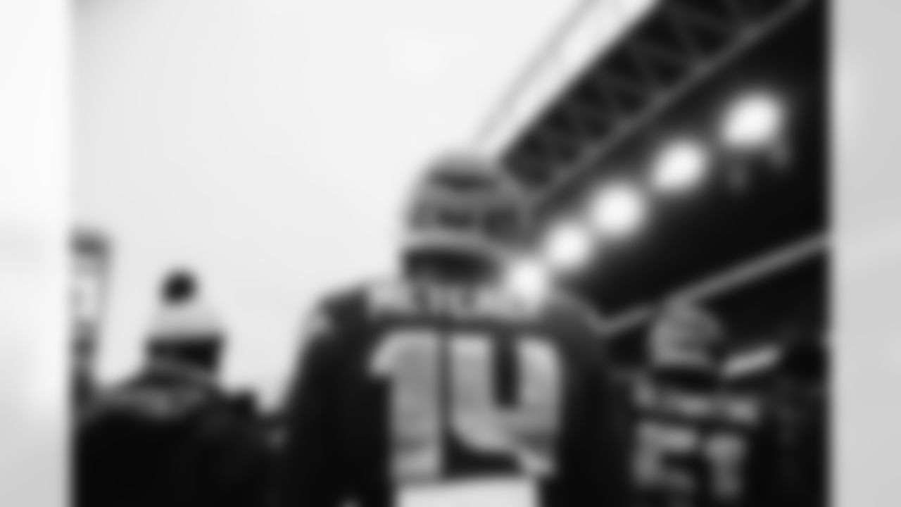 DK Metcalf needs 6 receiving yards to pass Steve Largent for the most in a player's first six seasons in franchise history with 6,042.