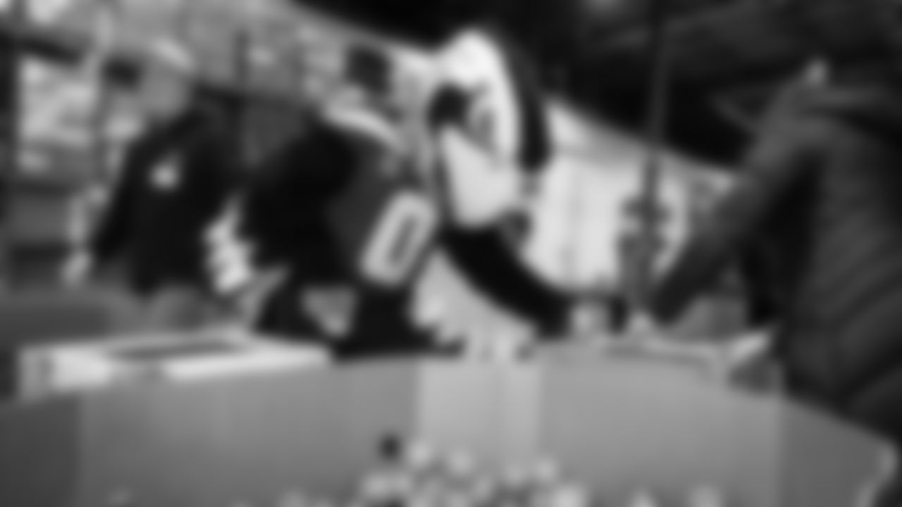 Seahawks Legend Bryan Walters, Dancers, Blitz and volunteers helped sort 4,800 pounds of action green apples at the Food Lifeline distribution center on January 22, 2026.